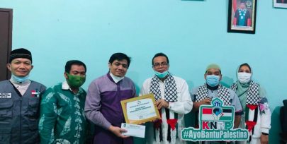 Peduli Palestina, Dekan FH UISU Serahkan Bantuan Kemanusiaan