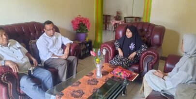 Pimpinan FH UISU Serahkan Santunan Untuk  Keluarga Alm. Bapak  Dr. Sofyan,SE.,M.Si (Dosen Prodi S2 Magister Hukum UISU)