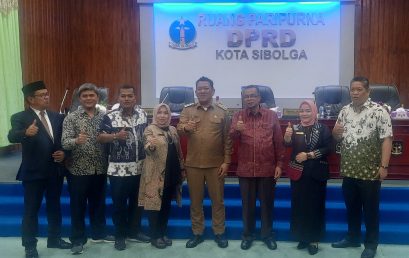 Dekan FH UISU Sampaikan Saran dan Pendapat Dalam Paripurna DPRD Kota Sibolga
